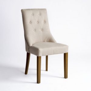 Silla de lino y roble con tachuelas Silla de lino y roble con tachuelas