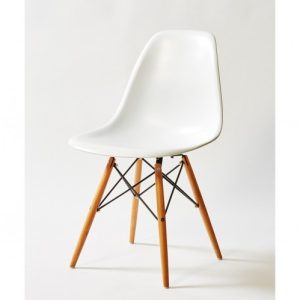 Silla blanca pata madera