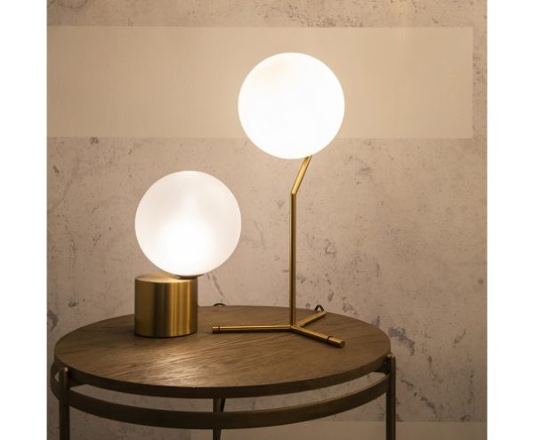Lámpara de mesa, metal dorado y cristal