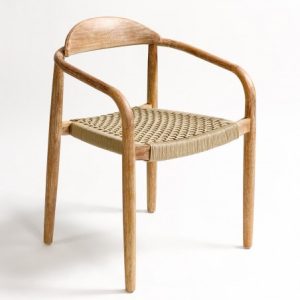 Silla de cuerda color arena