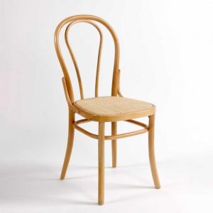 Silla de madera color natural y ratán natural Silla de madera color natural y ratán natural