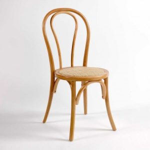 Silla de roble y ratán natural