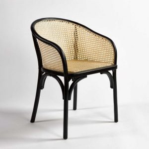 Sillón negro de rejilla y ratán Sillón negro de rejilla y ratán