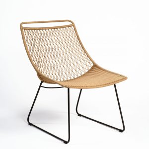 Silla para exterior resina color natural y pata metal Silla para exterior resina color natural y pata metal