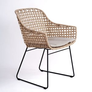 Sillón de comedor ratán sintético, pata metal blanca y cojín Sillón de comedor ratán sintético, pata metal blanca y cojín