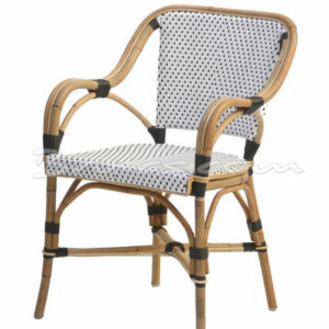 Silla con brazos negros rattan y tejido sintético Silla con brazos negros rattan y tejido sintético