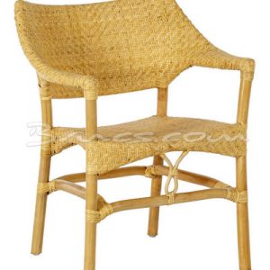 Silla con brazos cambados rattan natural