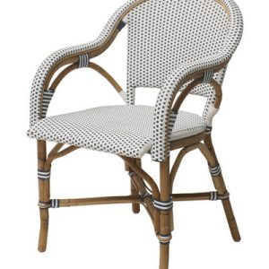 Silla c/ brazos lefki rattan y tejido sint. blanco
