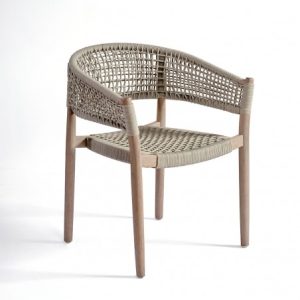 Silla de madera grisácea y cuerda blanco grísáceo Silla de madera grisácea y cuerda blanco grísáceo