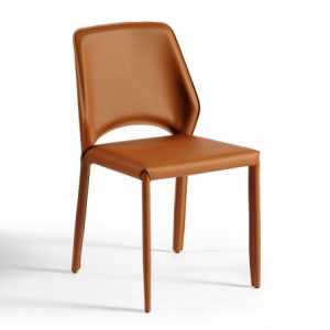 Silla tapizada de piel color teja