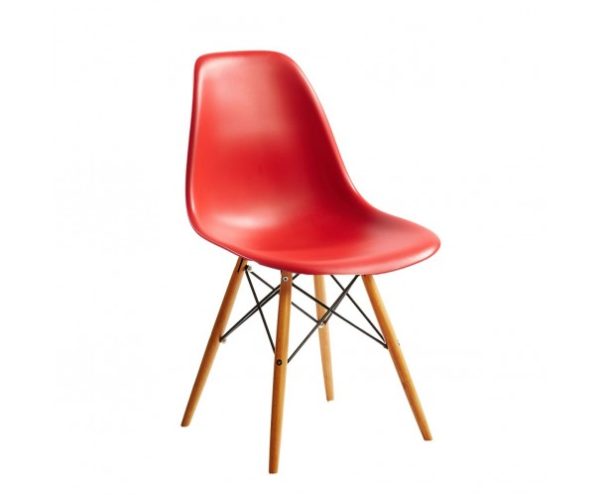 Silla roja con pata de madera natural