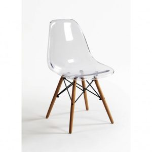Silla transparente con pata de madera