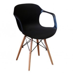 Sillón negro y pata de madera natural Sillón negro y pata de madera natural