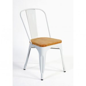 Silla blanca y madera