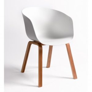 Silla de plástico blanco y madera Silla de plástico blanco y madera