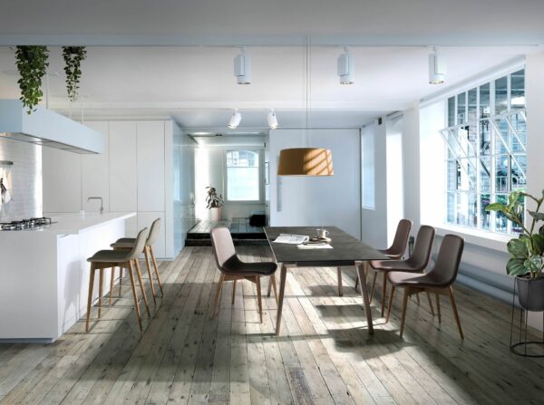 Mesa comedor extensible rectangular mármol porcelánico y nogal