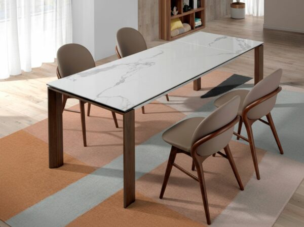 Mesa comedor extensible rectangular mármol porcelánico y nogal