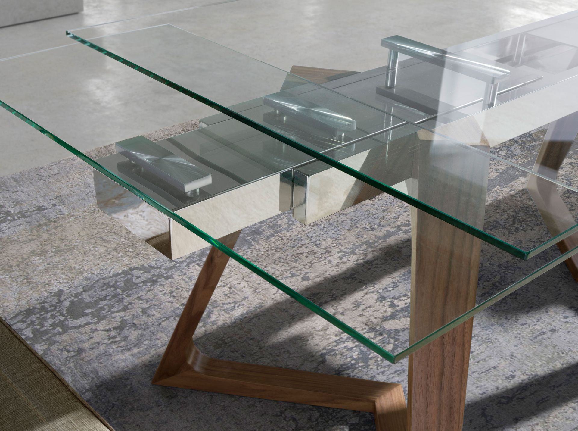 Mesa comedor extensible rectangular cristal templado y nogal Mesa comedor extensible rectangular cristal templado y nogal