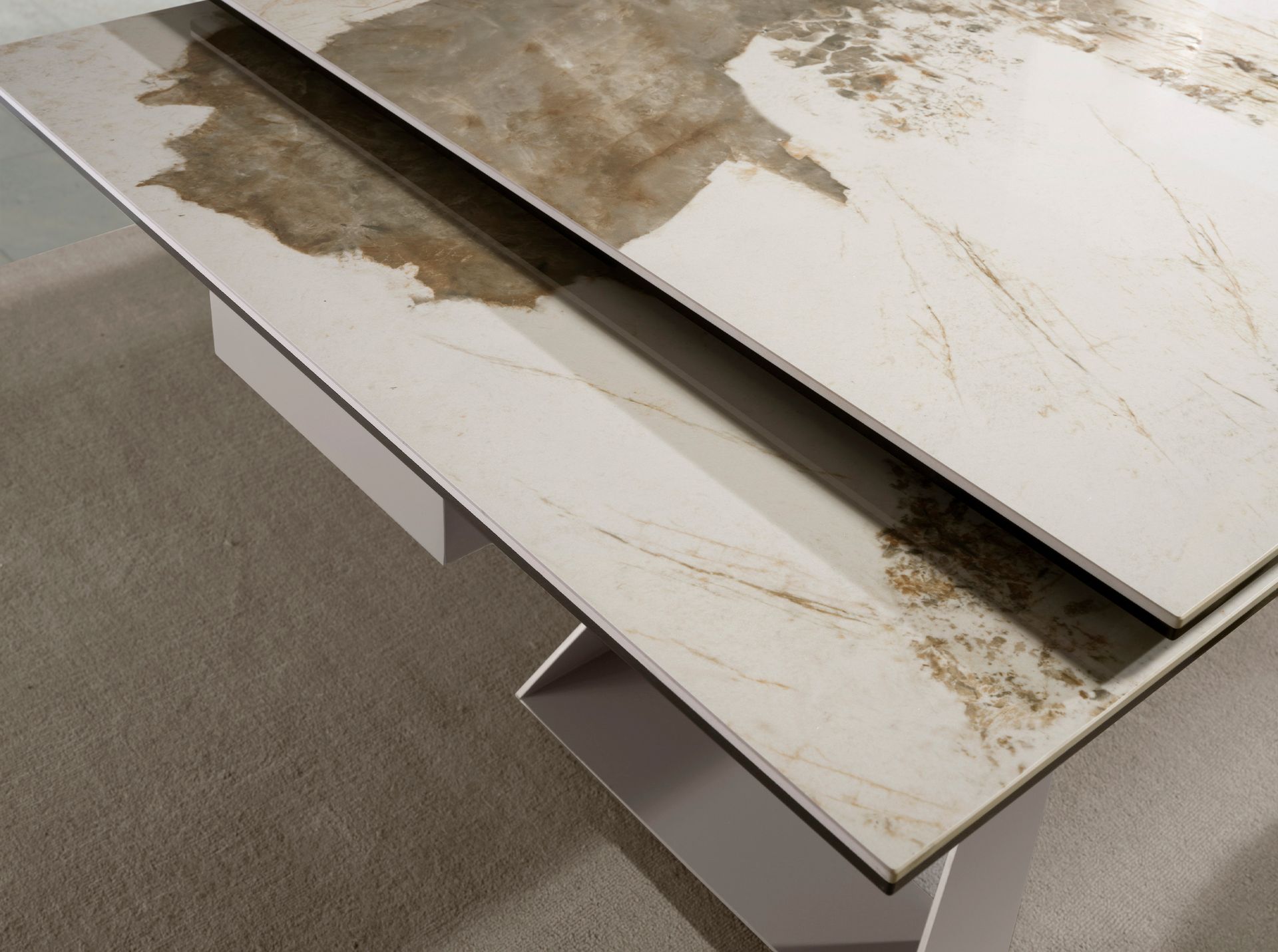 Mesa comedor extensible rectangular mármol porcelánico y acero gris taupé Mesa comedor extensible rectangular mármol porcelánico y acero gris taupé
