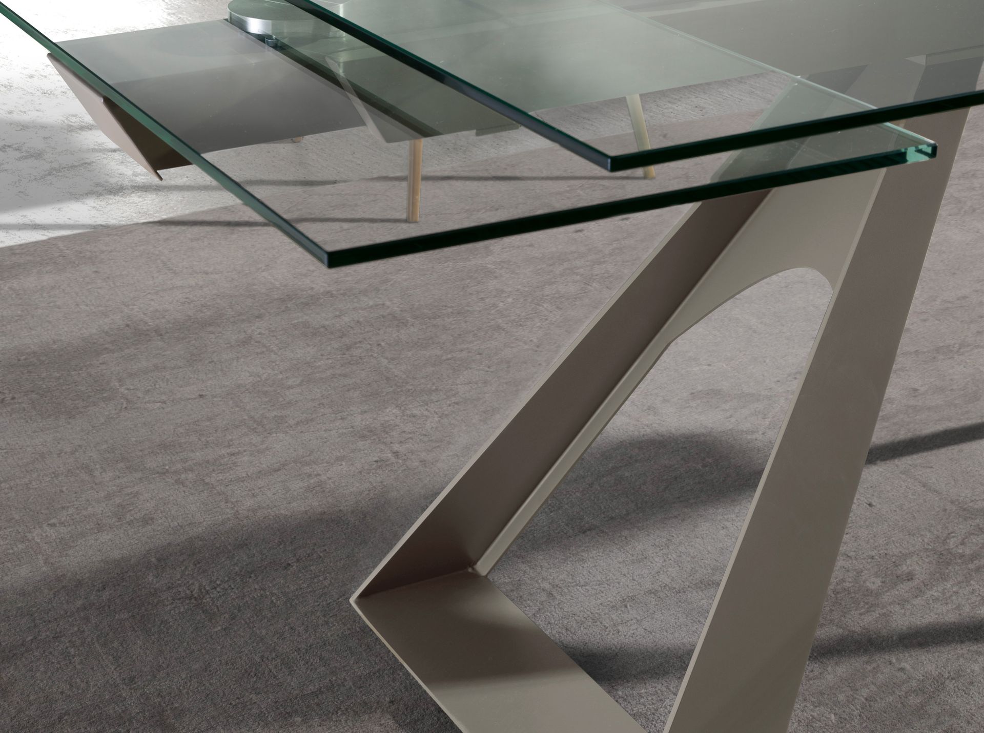 Mesa comedor extensible rectangular cristal templado y acero gris taupé Mesa comedor extensible rectangular cristal templado y acero gris taupé