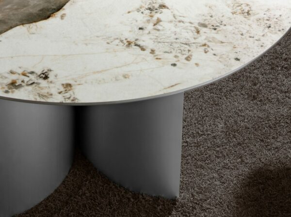 Mesa comedor redonda mármol porcelánico, nogal y madera color plata