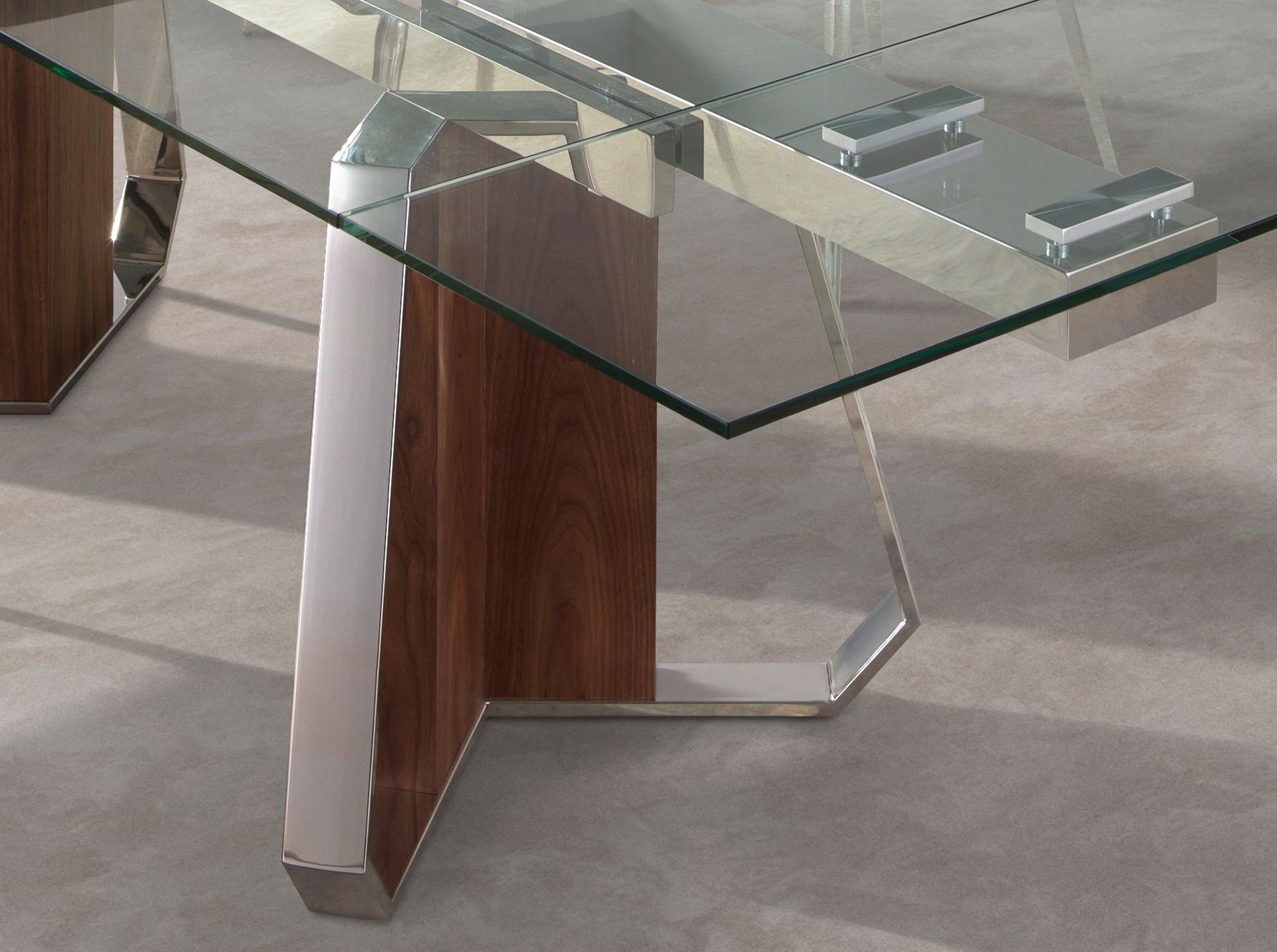 Mesa comedor extensible rectangular cristal templado, nogal y acero cromado Mesa comedor extensible rectangular cristal templado, nogal y acero cromado