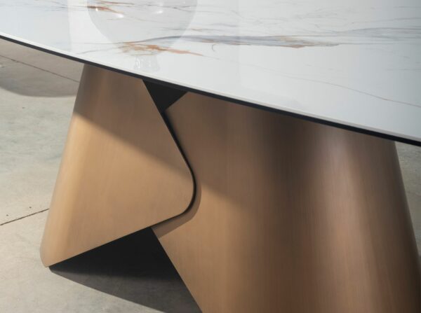Mesa comedor ovalada barril mármol porcelánico y acero color bronce