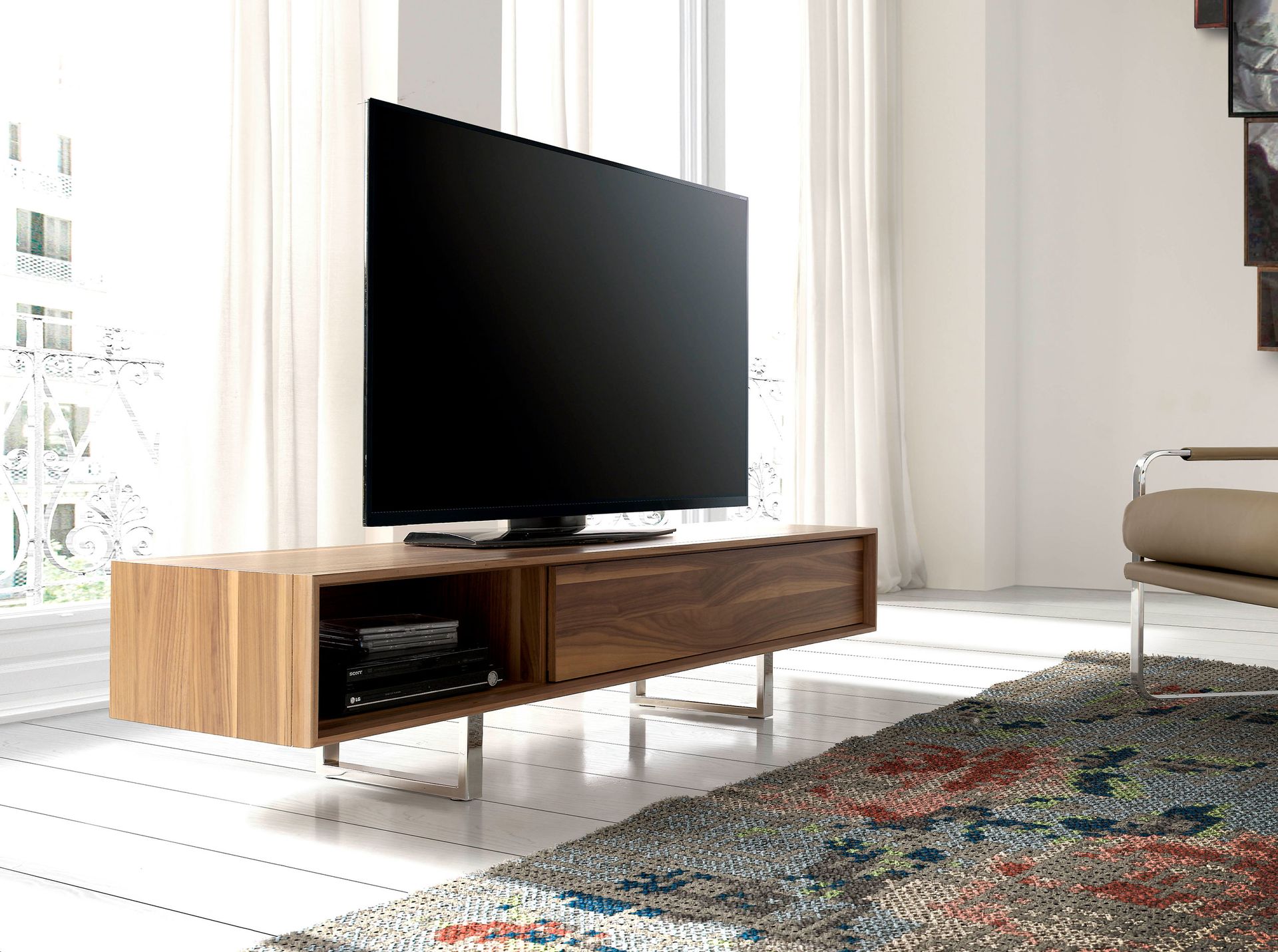 Mueble TV nogal y acero cromado Mueble TV nogal y acero cromado
