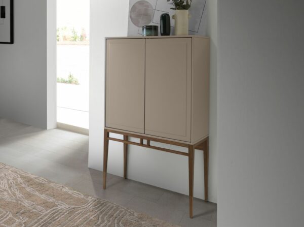 Aparador alto madera beige y nogal