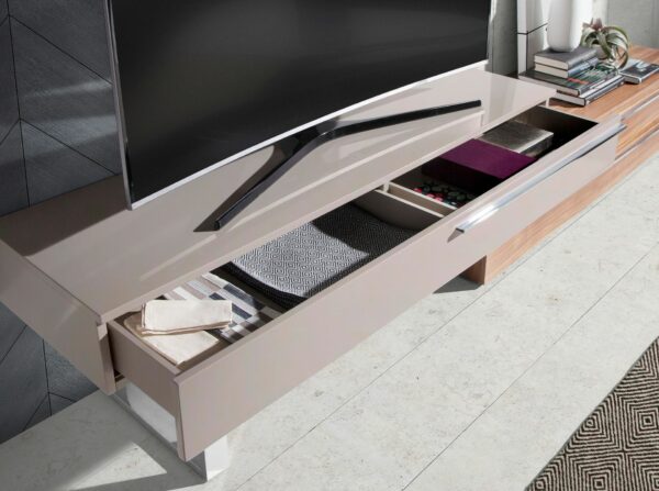 Mueble TV madera beige, nogal y acero cromado