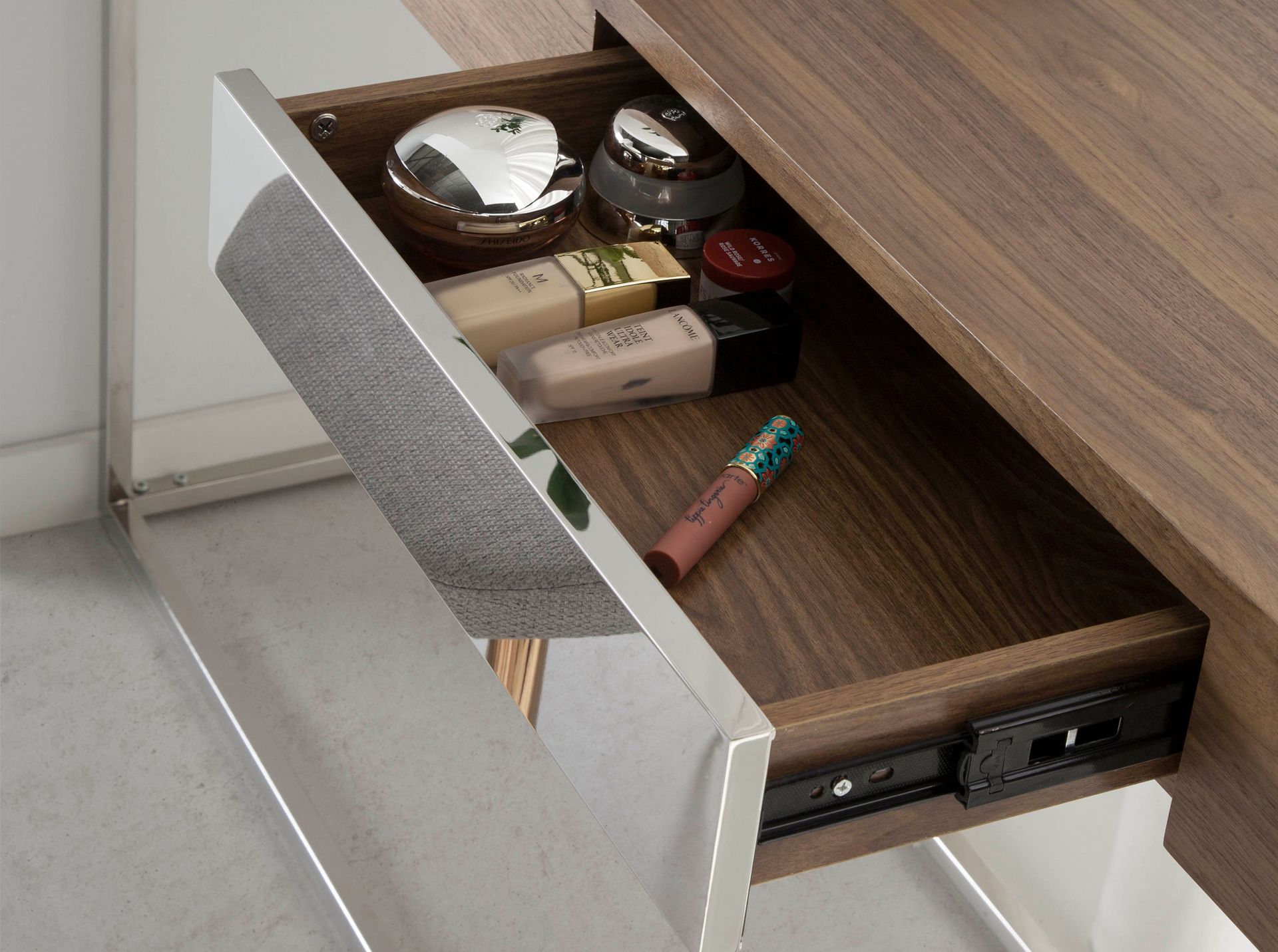 Consola rectangular nogal y acero cromado Consola rectangular nogal y acero cromado