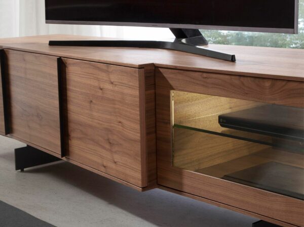 Mueble TV nogal y acero negro con iluminación interior