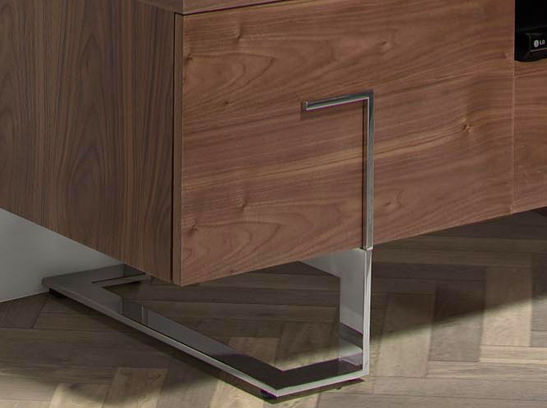 Mueble TV nogal y acero cromado Mueble TV nogal y acero cromado