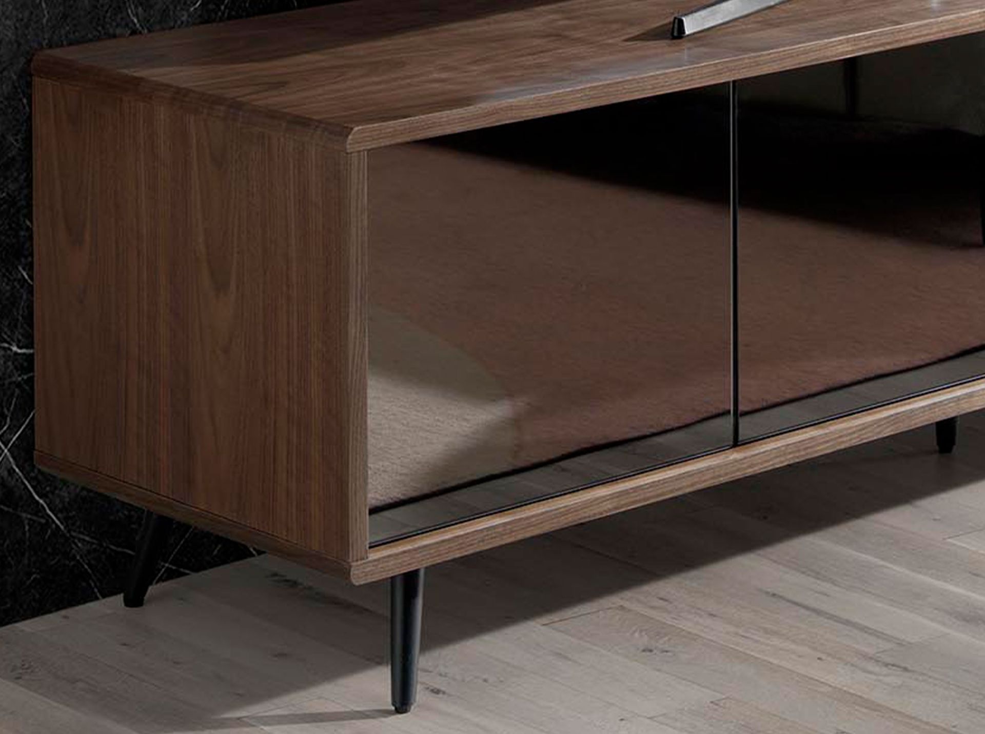 Mueble TV cristal negro efecto espejo, nogal y acero negro Mueble TV cristal negro efecto espejo, nogal y acero negro