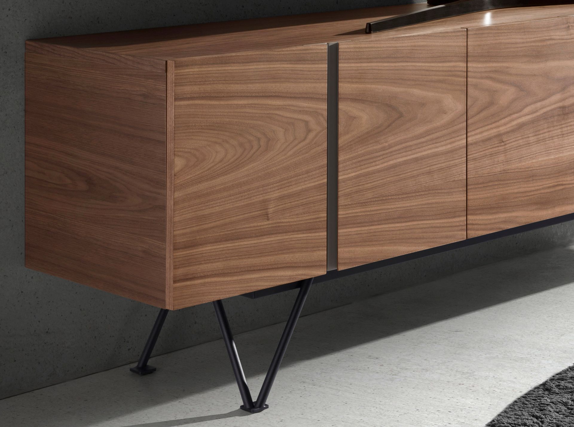 Mueble TV nogal y acero negro Mueble TV nogal y acero negro