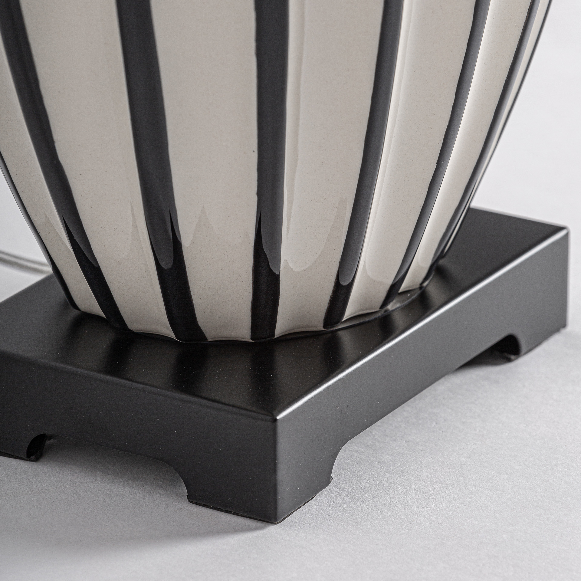 LÁMPARA DE SOBREMESA LÁMPARA DE SOBREMESA