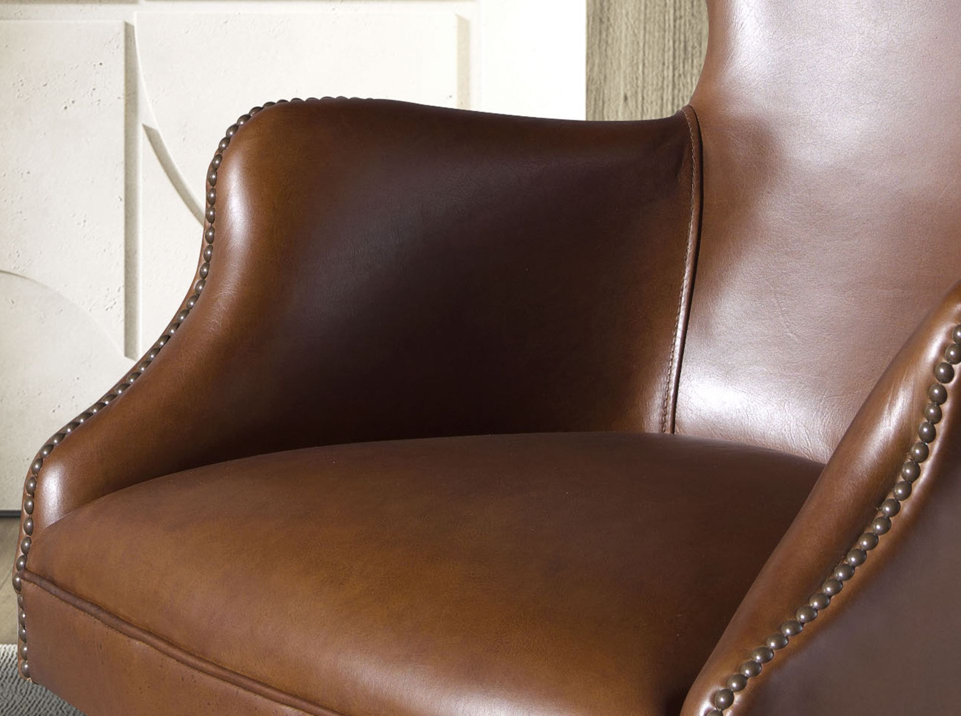 Sillón giratorio piel marrón oscuro Sillón giratorio piel marrón oscuro