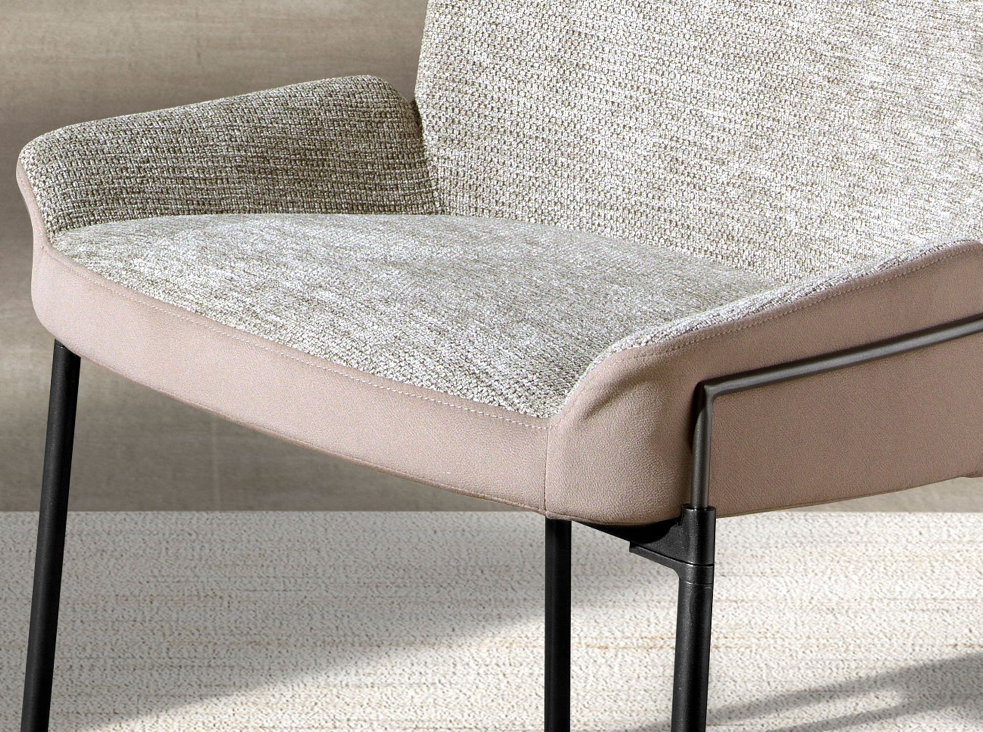 Silla tela gris y terciopelo marrón Silla tela gris y terciopelo marrón