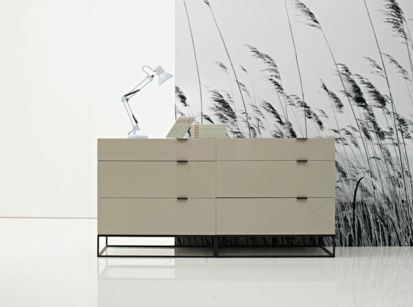 Cómoda madera gris y acero negro