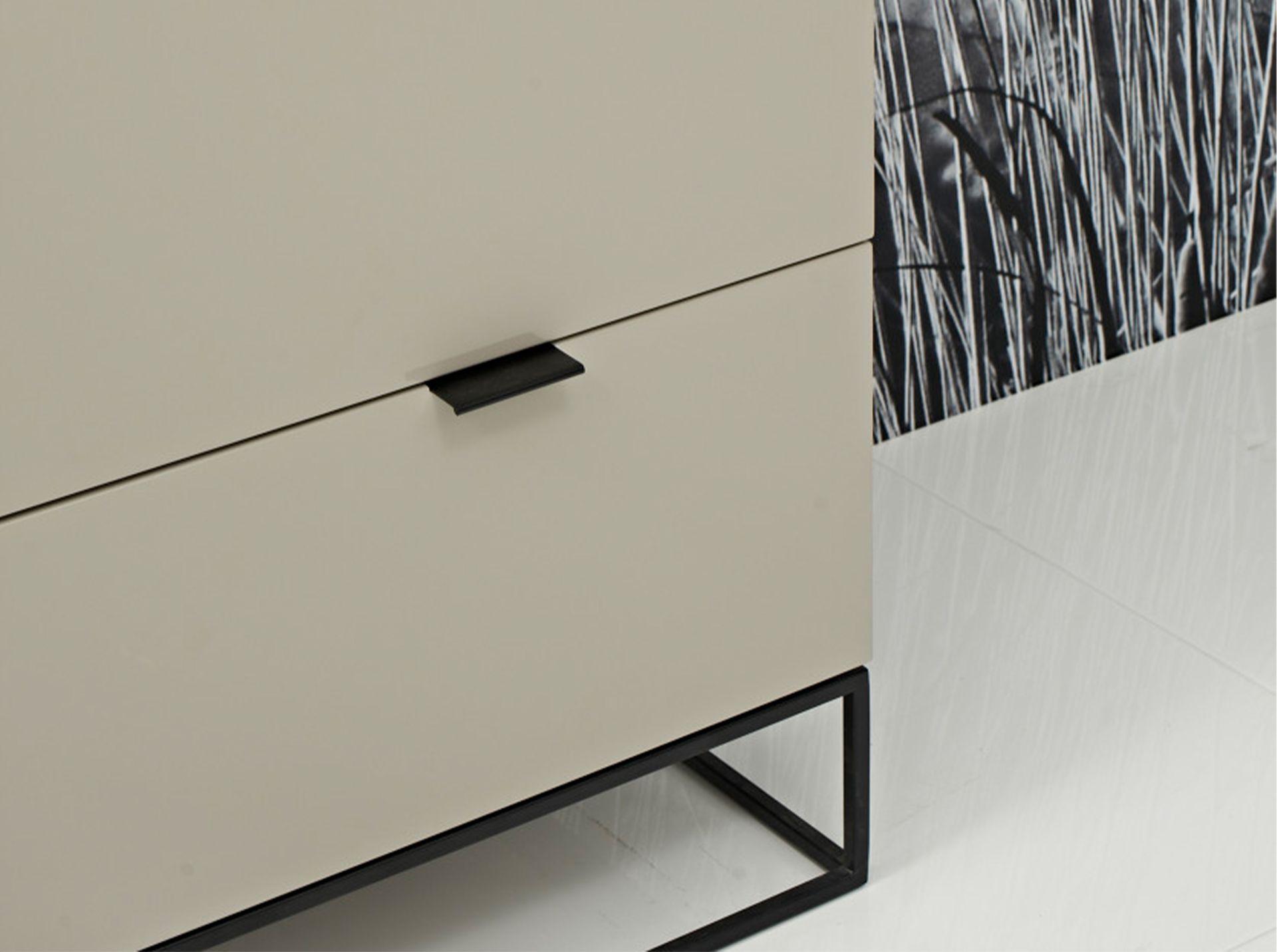 Cómoda madera gris y acero negro Cómoda madera gris y acero negro