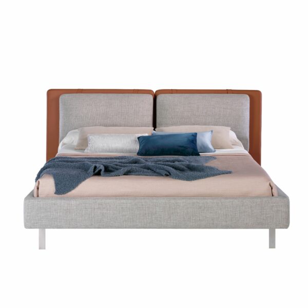Cama polipiel color marrón y tela color gris