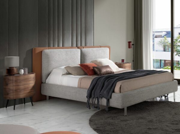 Cama polipiel color marrón y tela color gris