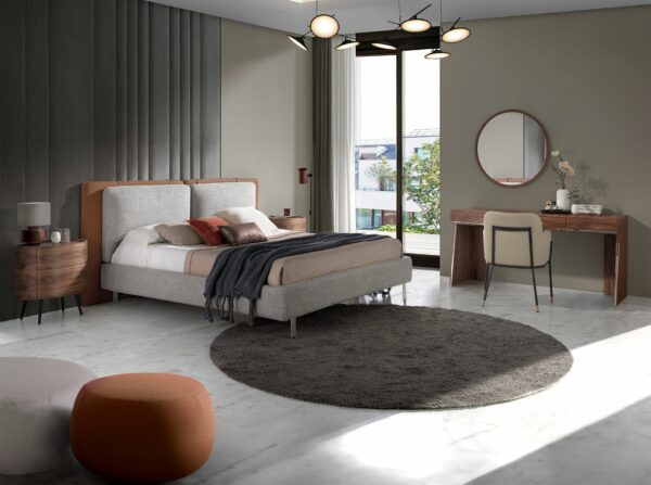 Cama polipiel color marrón y tela color gris