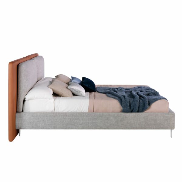 Cama polipiel color marrón y tela color gris