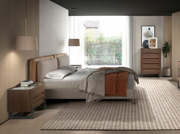 Cama polipiel color visón y tela color gris