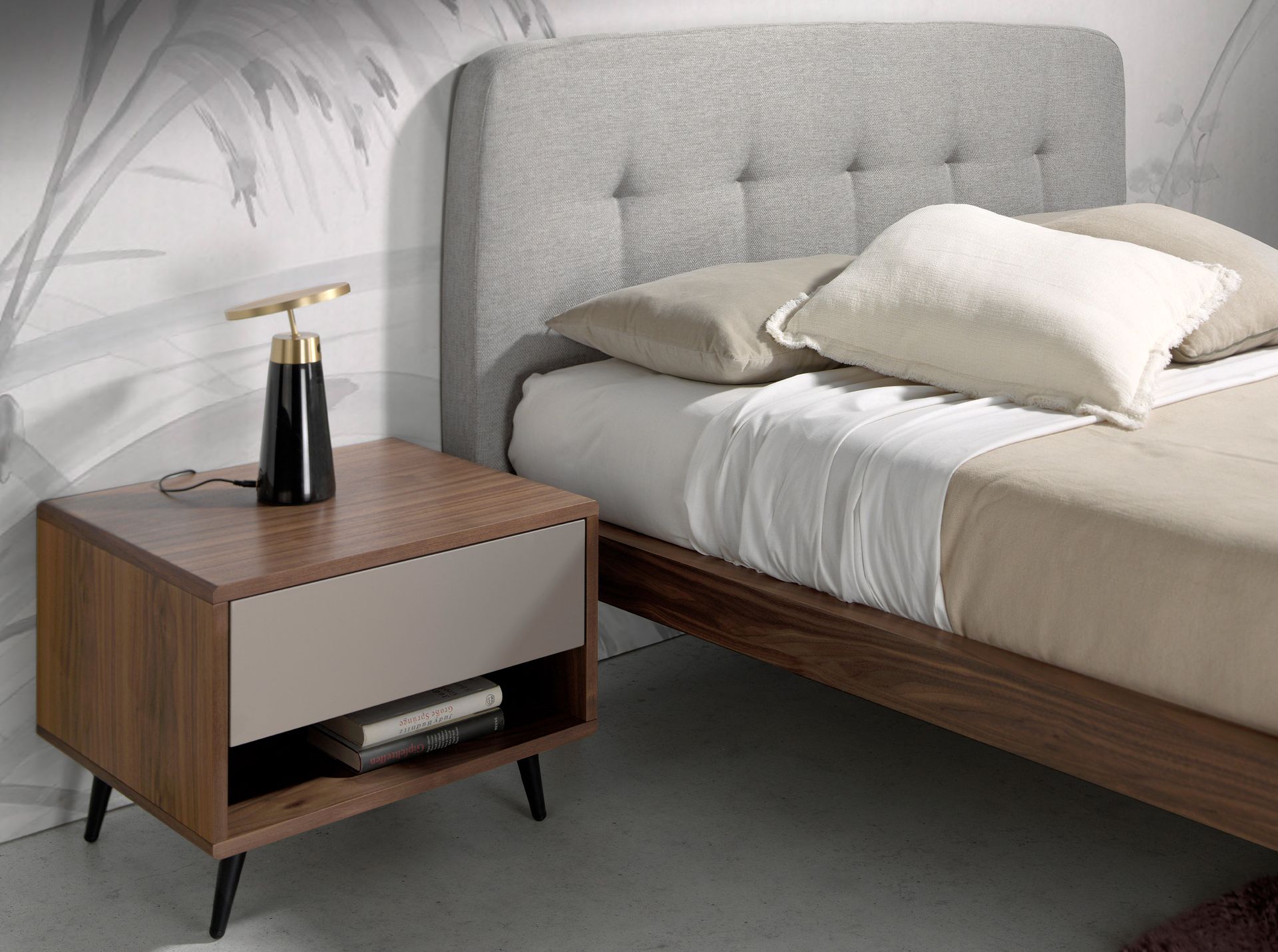 Lámpara de sobremesa mármol negro y acero dorado Lámpara de sobremesa mármol negro y acero dorado