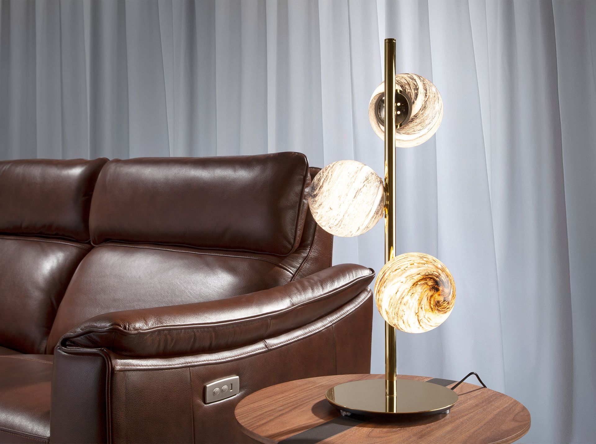 Lámpara de sobremesa en acero inoxidable Lámpara de sobremesa en acero inoxidable