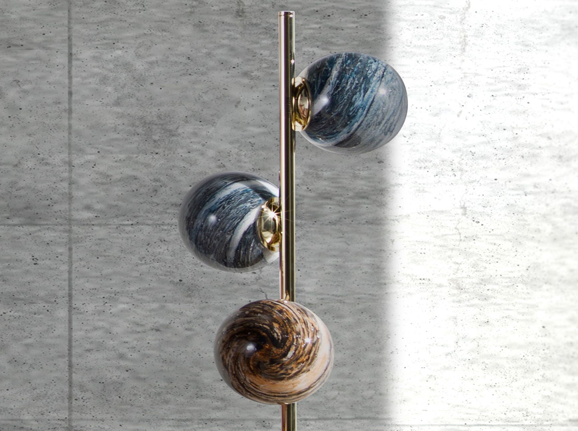 Lámpara de sobremesa en acero inoxidable Lámpara de sobremesa en acero inoxidable