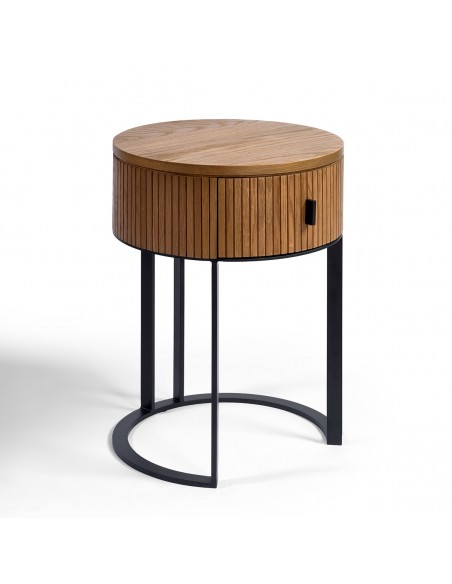 Mesita de noche redonda efecto alistonado de roble natural y metal negro Mesita de noche redonda efecto alistonado de roble natural y metal negro