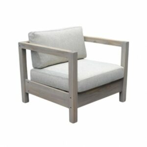 Sillón de madera de teca envejecida.